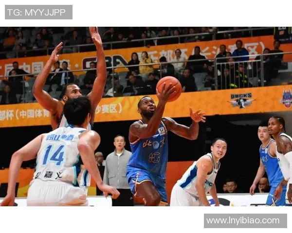 北京篮球队战术变革引发热议新策略助力球队重返巅峰之路